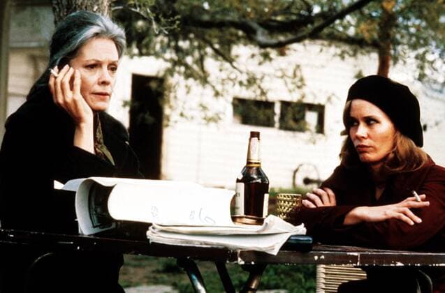 THE OUTFIT, from left: Jane Greer, Karen Black, 1973, OUTF 004, Photo by: Everett Collection (89038) Everett Collection (89038) !ACHTUNG AUFNAHMEDATUM GESCHÃ„TZT! PUBLICATIONXNOTxINxCANxCHNxFRAxITAxJPNxNORxPOLxRUSxESPxUKxUSA Copyright: xCourtesyxEverettxCollectionx SIJA045 EC170