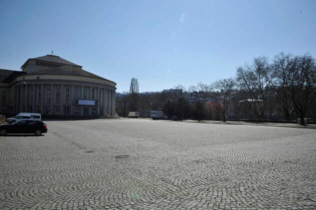 In the Corona crisis the city of Saarbrücken is also on Thursday 26 3 2020 as extinct The exit restrictions mean that most people stay at home At the Staatstheater bub