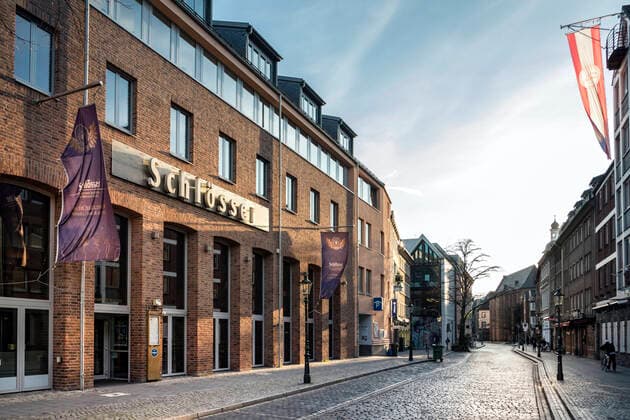 Old town Düsseldorf, the Ratinger Straße with the most popular pubs, without people