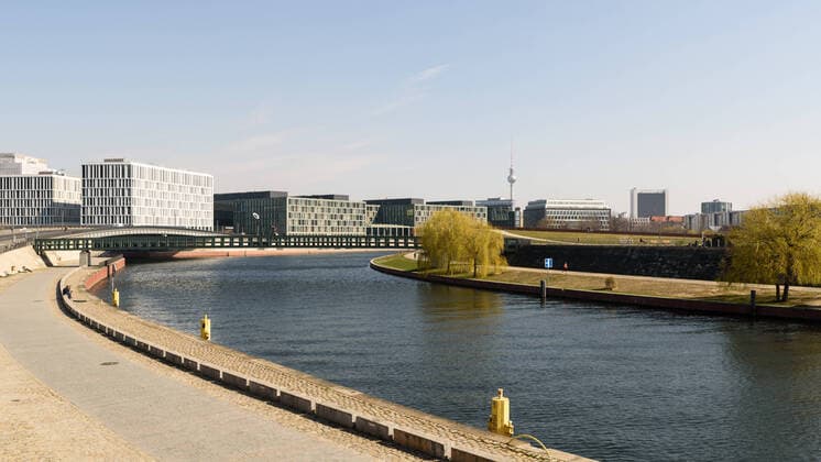 The Berlin government district at the time of Covid 19 Hardly any people are on the move in the Berlin government district Due to the current Covid 19 situation and the catalogue of measures associated with it, only a few people can be seen, Berlin Berlin Deutschland Mitte
