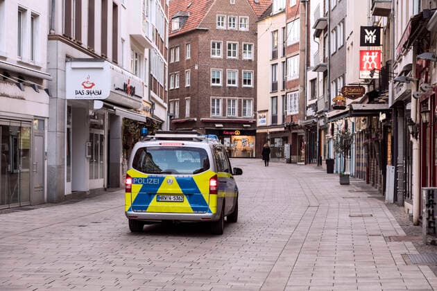 Berger Straße in the old town of Düsseldorf, police patrol checks compliance with measures to combat the coronavirus pandemic