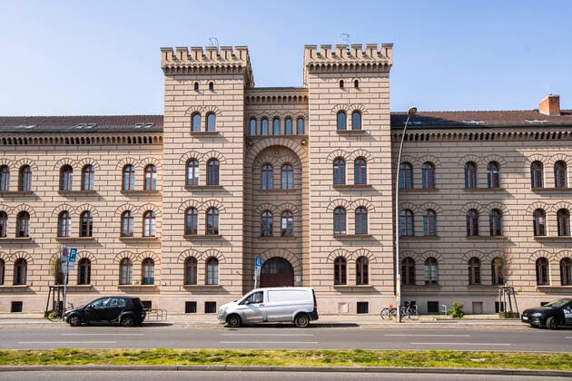 The tax office Friedrichshain Kreuzberg in Berlin on March 26, 2020 To slow down the spread of the corona virus SARS CoV 2, the federal and state governments decided to impose further restrictions after museums, theatres and other public