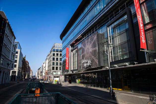 Closed gallery Lafaiette in Berlin on 26 March 2020 In order to slow down the spread of the coronavirus SARS CoV 2, the federal and state governments decided on further restrictions After museums, theatres, sports events etc. were banned, furt