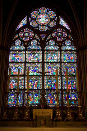 Stained glass window Stained glass window in Notre Dame de Paris, ï¿½le de la Citï¿½, Paris, France  Copyright: xMihaiDancaescux 1217344