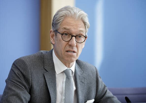 Prof Dr Andreas Gassen, Chairman of the Board of the National Association of Statutory Health Insurance Physicians KBV , at a press conference on the corona crisis Berlin, 26 03 2020 Berlin Germany Copyright: xThomasxImo photothek.netx