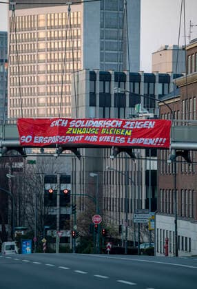 Big banner calls to stay at home, calls for solidarity, Alfredstrasse, B224, Effects of the Coronavirus Pandemic in Germany, Essen,