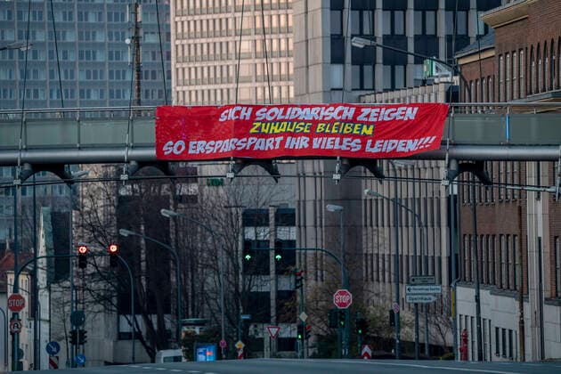 Big banner calls to stay at home, calls for solidarity, Alfredstrasse, B224, Effects of the Coronavirus Pandemic in Germany, Essen,