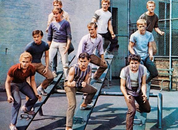 WEST SIDE STORY, left row: David Winters (front), Tucker Smith (second from top), right row: Tony Mordente (front), Eliot Feld (center), 1961 Courtesy Everett Collection !ACHTUNG AUFNAHMEDATUM GESCHÃ„TZT! PUBLICATIONXNOTxINxCANxCHNxFRAxITAxJPNxNORxPOLxRUSxESPxUKxUSA Copyright: xCourtesyxEverettxCollectionx M8DWESI EC012