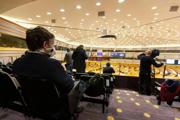 The European Parliament is meeting today in Brussels to legislate on the various European measures to be taken in the fight against the Coronavirus. This parliamentary session took on a particular color, knowing that the vast majority of parliamentarians were not present in the hemicycle since often in confinement in their own country and therefore followed the debates by videoconference.  NicolasxLandemardx xLexPictorium LePictorium_0226529