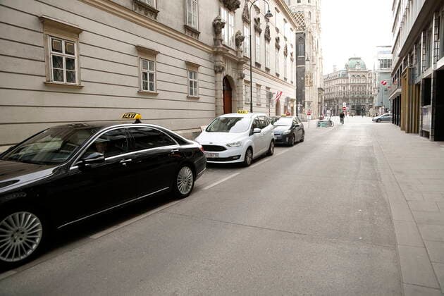 Coronavirus Sars CoV 2 COVID 19 deserted Vienna quarantined Vienna, Innere Stadt, 1 Bezirk, 26 03 2020 taxi unemployed Rotensturmstrasse Wien Austria AVN101002383195