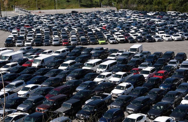 Hundreds of rental cars seen park at Dodger Stadium Thursday, March 26,2020. Los Angels CA USA. Due to the COVID-19 it appears that part of the ballpark property has been turned into a huge rental car storage lot as the rental business dries up during the pandemic. Los Angeles USA - ZUMAbl1_ 20200326_zaf_bl1_002 Copyright: xGenexBlevinsx