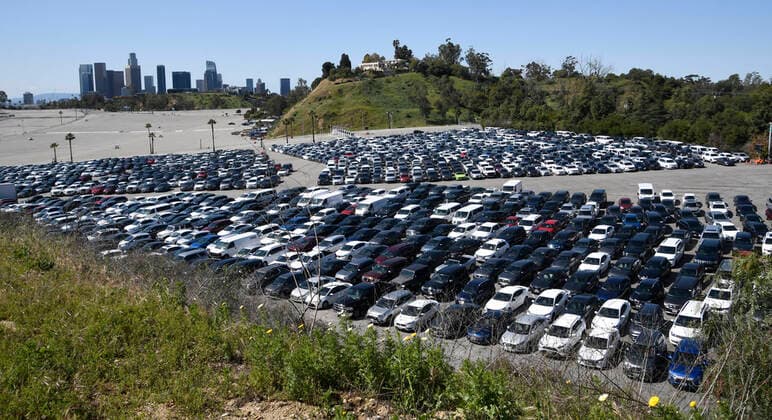 Hundreds of rental cars seen park at Dodger Stadium Thursday, March 26,2020. Los Angels CA USA. Due to the COVID-19 it appears that part of the ballpark property has been turned into a huge rental car storage lot as the rental business dries up during the pandemic. Los Angeles USA - ZUMAbl1_ 20200326_zaf_bl1_005 Copyright: xGenexBlevinsx