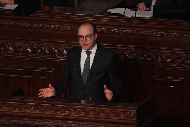 Lors d une seance pleniere de l?Assemblee des ReprÃ sentants du Peuple (ARP) consacre a un dialogue avec le gouvernement sur la situation sanitaire dans le pays, le Chef du gouvernement Elyes Fakhfakh a insiste sur la necessite de respecter le confinement general et l?auto-isolement ainsi que le placement en quarantaine obligatoire des personnes arrivees de l?etranger pour lutter contre la propagation du Coronavirus et eviter des scenarios vecus par d autres pays NEWS : Chambre des deputes tunisien - Tunis - 26 03 2020 JDIDIWASSIM PANORAMIC 