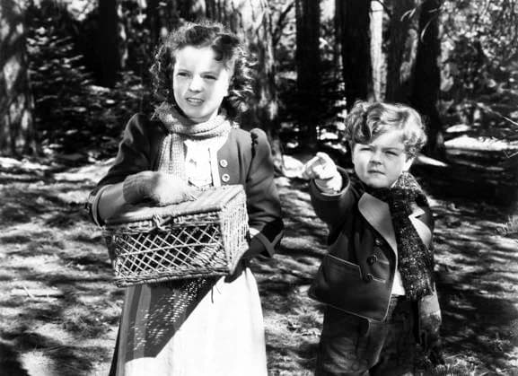 THE BLUE BIRD, Shirley Temple, Johnny Russell, 1940, (c) 20th Century Fox, TM & Copyright Courtesy: Everett Collection 20thCentFox Courtesy Everett Collection !ACHTUNG AUFNAHMEDATUM GESCHÃ„TZT! PUBLICATIONXNOTxINxCANxCHNxFRAxITAxJPNxNORxPOLxRUSxESPxUKxUSA Copyright: x20thCentFox CourtesyxEverettxCollectionx MBDBLBI FE013