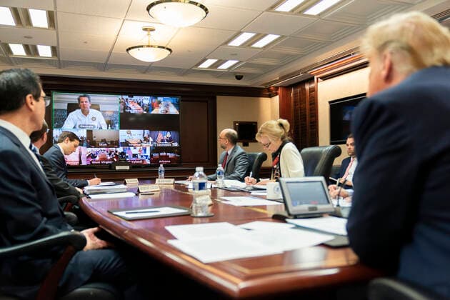 News Bilder des Tages March 26, 2020, Washington, DC, United States of America: U.S President Donald Trump joined by Vice President Mike Pence, participates in a governors video teleconference on partnership to prepare, mitigate and respond to COVID-19 in the Situation Room of the White House March 26, 2020 in Washington, DC. Washington United States of America - ZUMAp138 20200326_zaa_p138_005 Copyright: xShealahxCraighead WhitexHousex