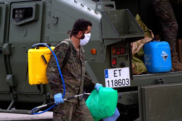 Spanish army in south Tenerife disinfects The army, the military emergency unit disinfects a health center in Tenerife south, for days they have here their base and develop various aids against propagation of covid19. Spain Copyright: MercedesxMenendez