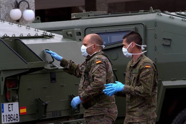 Spanish army in south Tenerife disinfects The army, the military emergency unit disinfects a health center in Tenerife south, for days they have here their base and develop various aids against propagation of covid19. Spain Copyright: MercedesxMenendez