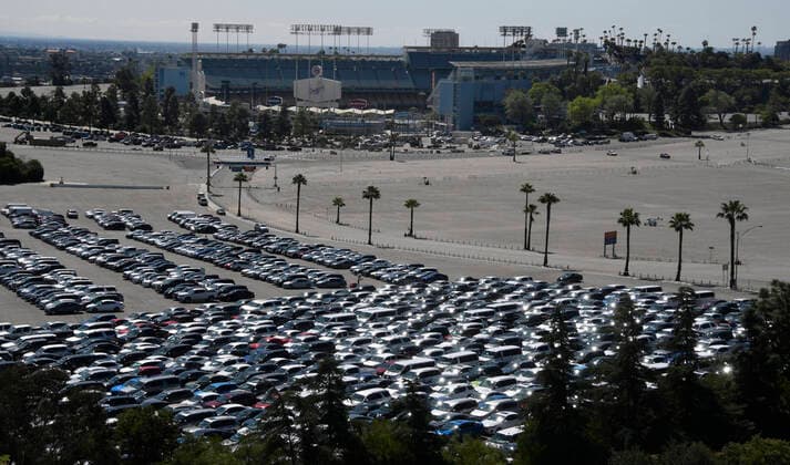 News Bilder des Tages March 26, 2020, Los Angeles, California, USA: Hundreds of rental cars are seen parked at Dodger Stadium Thursday due to COVID-19. It appears that part of the ballpark property has been turned into a huge rental car storage lot as the rental business dries up during the pandemic. Los Angeles USA - ZUMAbl1_ 20200326_zaf_bl1_015 Copyright: xGenexBlevinsx