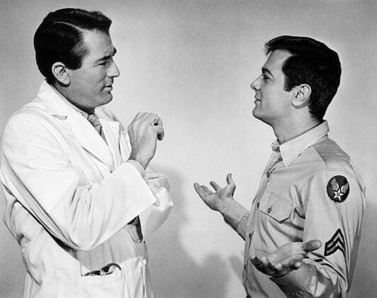CAPTAIN NEWMAN, M.D., from left: Gregory Peck, Tony Curtis, 1963 Courtesy Everett Collection !ACHTUNG AUFNAHMEDATUM GESCHÃ„TZT! PUBLICATIONXNOTxINxCANxCHNxFRAxITAxJPNxNORxPOLxRUSxESPxUKxUSA Copyright: xCourtesyxEverettxCollectionx MBDCANE EC025