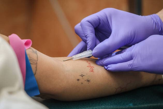March 26, 2020: 26 March 2020 (Malaga) Despite the state alarm by the coronavirus are asking the people of Malaga to donate blood to hospitals for the sick because of their shortage of blood for transfusions. - ZUMAc161 20200326_zap_c161_024 Copyright: xLorenzoxCarnerox