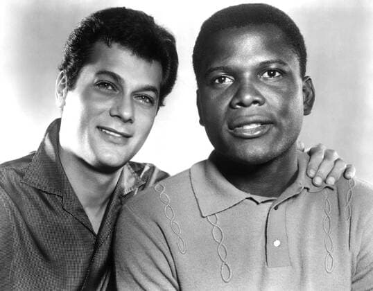 THE DEFIANT ONES, Tony Curtis, Sidney Poitier, 1958, publicity shot Courtesy Everett Collection !ACHTUNG AUFNAHMEDATUM GESCHÃ„TZT! PUBLICATIONXNOTxINxCANxCHNxFRAxITAxJPNxNORxPOLxRUSxESPxUKxUSA Copyright: xCourtesyxEverettxCollectionx MBDDEON EC014
