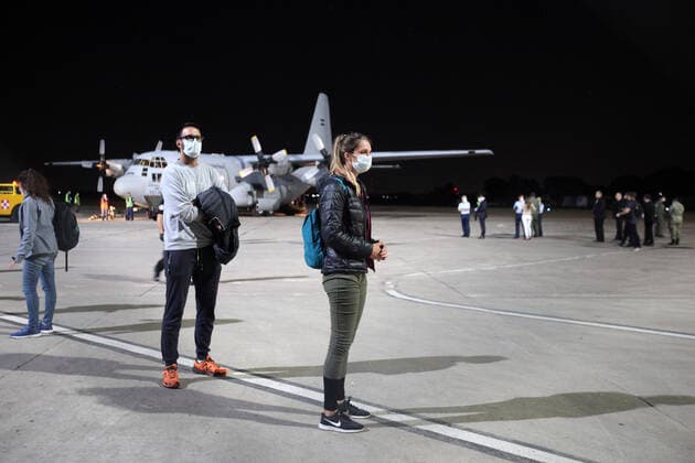 March 26, 2020, Buenos Aires, Buenos Aires, Argentina: Argentine Air Force repatriated Argentine citizens who were stranded in Peru due to the suspension of flights by the Coronavirus - COVID-19. Buenos Aires Argentina - ZUMAs180 20200326_zbp_s180_010 Copyright: xClaudioxSantistebanx