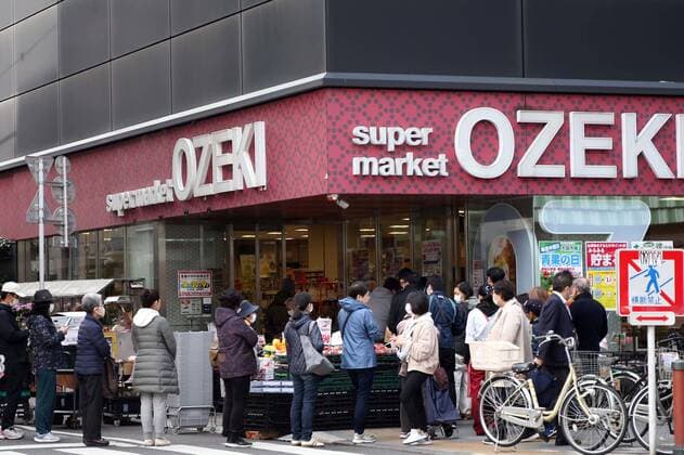 March 27, 2020, Tokyo, Japan - People line up to buy food and supplies in the morning at a supermarket in Tokyo, Japan on March 27, 2020. People rushed to stores to stockpile food and supplies after Tokyo governor called for residents to refrain from going outside this weekend for nonessential reasons, due to concerns over the coronavirus.  (124792435)