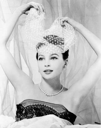 GIGI, Leslie Caron, 1958 Courtesy Everett Collection !ACHTUNG AUFNAHMEDATUM GESCHÃ„TZT! PUBLICATIONXNOTxINxCANxCHNxFRAxITAxJPNxNORxPOLxRUSxESPxUKxUSA Copyright: xCourtesyxEverettxCollectionx MBDGIGI EC032