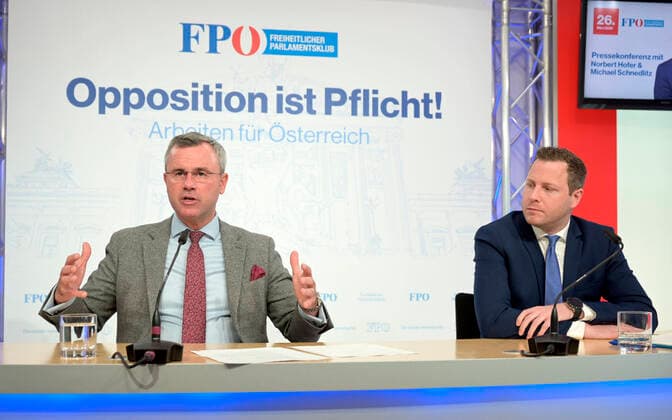 Vienna 26 03 2020, Vienna, AUT, Current developments concerning the corona disease in Austria, press conference FPOe, in the picture FPOe party leader Norbert Hofer L and FPOe secretary general Michael Schnedlitz FPOe party leader Norbert Hofer L and FPOe secretary general Michael Schnedlitz during a press conference of FPOe about the corona virus Pandemic at the Wien, Austria on 2020 03 26  EP_Pool