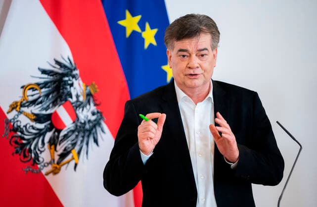 Vienna 26 03 2020, Federal Chancellery, Vienna, AUT, Current developments on corona disease in Austria, press conference, News on the corona aid package for jobs and companies, in the picture Vice Chancellor Werner Kogler Vice Chancellor Werner Kogler during a press conference on the subject news on the corona aid package for jobs and companies of Austrian Goverment about the corona v  EP_Pool