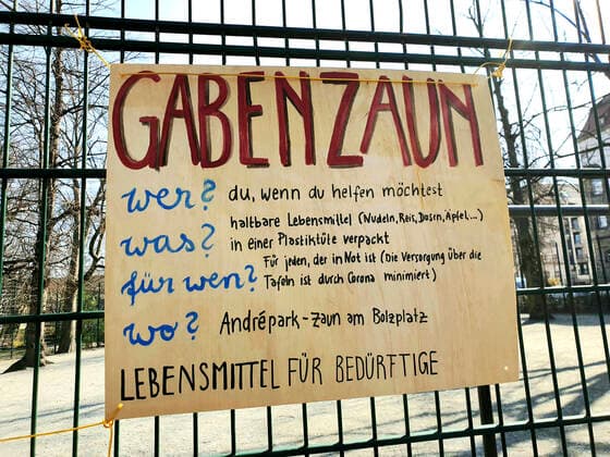 Gabenzaun Chemnitz 26 03 2020, Chemnitz, Corona Virus, Pandemic, Gabenzaun Volker and Lisa Mareike Braumüller walked today after the common breakfast to Andre Platz to hang up some things on the gift fence, as donations for homeless people who