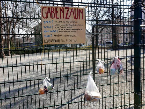 Gabenzaun Chemnitz 26 03 2020, Chemnitz, Corona Virus, Pandemic, Gabenzaun Volker and Lisa Mareike Braumüller walked today after the common breakfast to Andre Platz to hang up some things on the gift fence, as donations for homeless people who