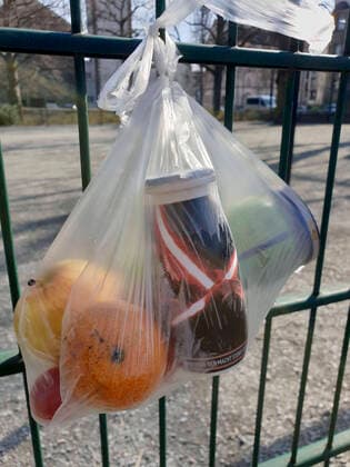 Gabenzaun Chemnitz 26 03 2020, Chemnitz, Corona Virus, Pandemic, Gabenzaun Volker and Lisa Mareike Braumüller walked today after the common breakfast to Andre Platz to hang up some things on the gift fence, as donations for homeless people who have a partic