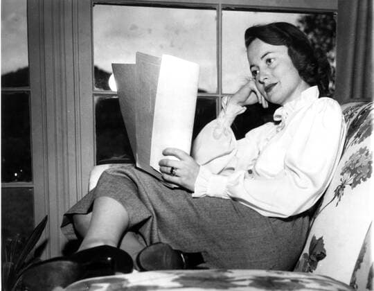 OSCARS. Beste Hauptdarstellerin. PreistrÃ¤gerinnen 1941-1950 THE HEIRESS, Olivia de Havilland, studying her script in her Beverly Hills home, April 1948 Courtesy Everett Collection !ACHTUNG AUFNAHMEDATUM GESCHÃ„TZT! PUBLICATIONXNOTxINxCANxCHNxFRAxITAxJPNxNORxPOLxRUSxESPxUKxUSA Copyright: xCourtesyxEverettxCollectionx MBDHEIR EC048