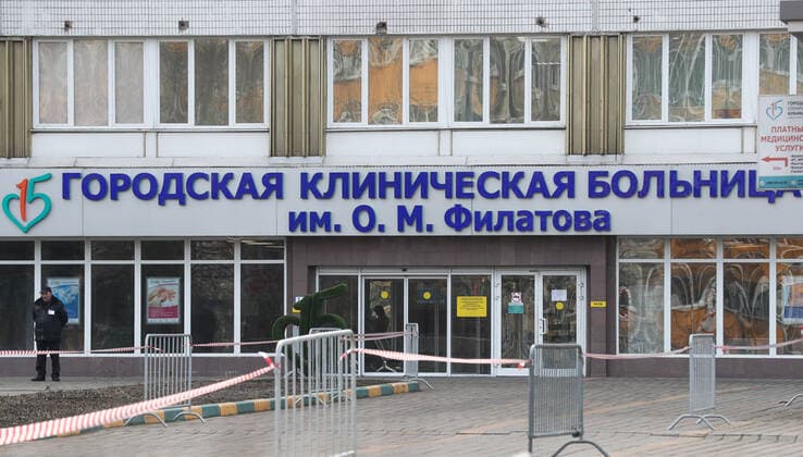 MOSCOW, RUSSIA - MARCH 27, 2020: A view of the entrance to Moscow s Filatov City Clinical Hospital No 15 starting to admit patients suspected of the COVID-19 infection. Stanislav Krasilnikov TASS  TS0D37CF
