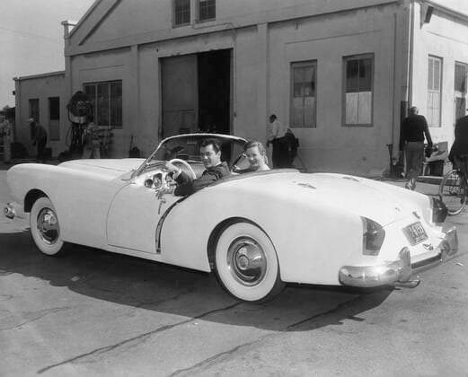 JOHNNY DARK, Tony Curtis, Piper Laurie, driving on studio lot, 1954 Courtesy Everett Collection !ACHTUNG AUFNAHMEDATUM GESCHÃ„TZT! PUBLICATIONXNOTxINxCANxCHNxFRAxITAxJPNxNORxPOLxRUSxESPxUKxUSA Copyright: xCourtesyxEverettxCollectionx MBDJODA EC005