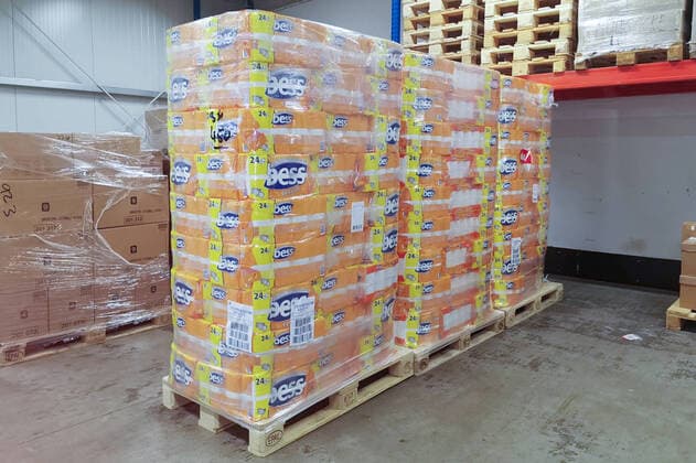 Pallets with bess classic toilet paper in a warehouse Theme picture, symbol picture, toilet paper, toilet paper, 27 03 20 Duisburg NRW Germany Copyright: xdnet_cdnx