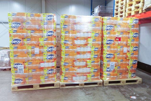 Pallets with bess classic toilet paper in a warehouse Theme picture, symbol picture, toilet paper, toilet paper, 27 03 20 Duisburg NRW Germany Copyright: xdnet_cdnx