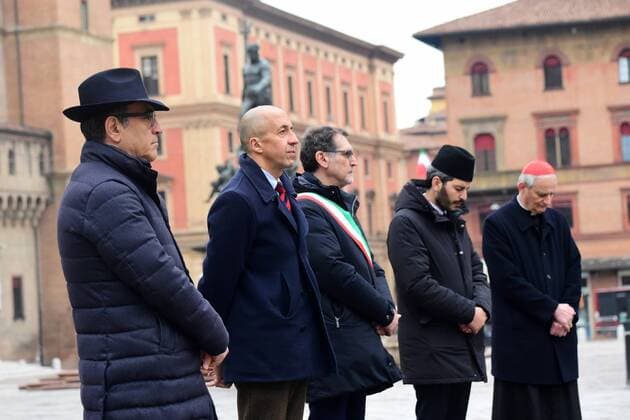 Bologna - coronavirus - one minute of silence for the dead from covid-19. by sini alberto sermoneta daniele de paz virginio merola yassine lafram and card matteo maria zuppi (gianni schicchi Fotogramma, Bologna - 2020-03-27) p.s. la foto e utilizzabile nel rispetto del contesto in cui e stata scattata, e senza intento diffamatorio del decoro delle persone rappresentate  Copyright: xgiannixschicchix xFOTOGRAMMAx