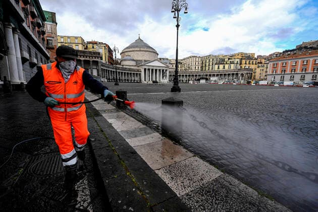 Sanitary workers disinfect the Plebiscito square, in Naples city to counter the danger of a coronavirus infection (COVID 19).  Copyright: xSalvatorexLaportax xIPAx xKontrolabx