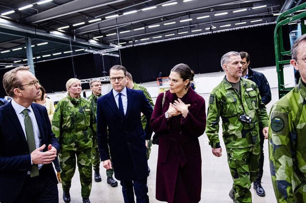 Crown Princess Victoria and Prince Daniel visit the field hospital, which is being built at the Stockholm fair in Älvsjö. 2020-03-26 (c) LORENTZ-ALLARD ROBIN Aftonbladet TT * * * EXPRESS OUT * * * AFTONBLADET 85392 Stockholm Sverige x2512x  Copyright: xLORENTZ-ALLARDxROBIN Aftonbladetx Crown prince couple at field hospital
