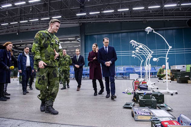 Crown Princess Victoria and Prince Daniel visit the field hospital, which is being built at the Stockholm fair in Älvsjö. 2020-03-26 (c) LORENTZ-ALLARD ROBIN Aftonbladet TT * * * EXPRESS OUT * * * AFTONBLADET 85392 Stockholm Sverige x2512x  Copyright: xLORENTZ-ALLARDxROBIN Aftonbladetx Crown prince couple at field hospital