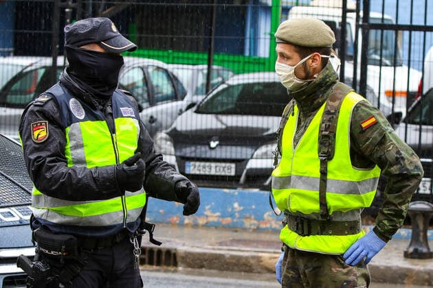 March 27, 2020, Valencia, VALENCIA, SPAIN: Illustration, Control of the National Police (UPA) and the Military of Communications 21 of the Marines during the thirteenth day after the Government declared the state of alarm in Spain and recommended people to stay at home to fight coronavirus COVID-19 on March 27, 2020 in Valencia, Spain Valencia SPAIN - ZUMAa181 20200327_zaa_a181_084 Copyright: xIvanxTerronx