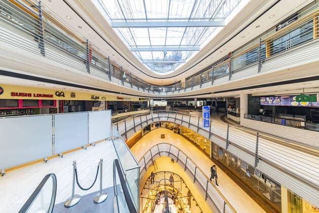 Stuttgart, 27.03.2020: Einkaufszentrum Königsbau Passagen Stuttgart. Menschenleer. Auswirkungen der Corona-Krise. DEU, Deutschland, Baden-Württemberg