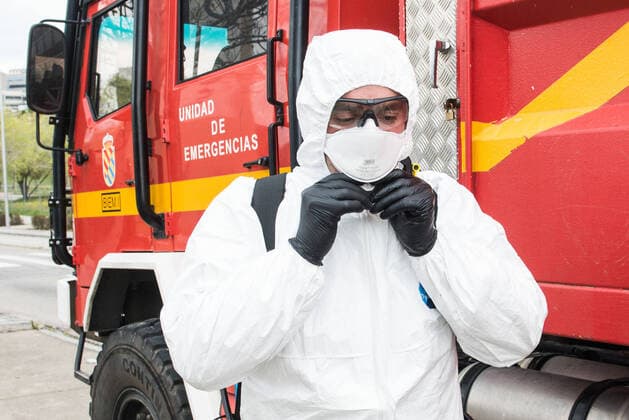 March 27, 2020, Madrid, SPAIN: The members of the UME are preparing for action at the Orpea Nursing Home at Sanchinarro (Madrid) during the tenth day after the Government declared the state of alarm in Spain and recommended people to stay at home to fight coronavirus COVID-19 in Madrid, Spain. Madrid SPAIN - ZUMAa181 20200327_zaa_a181_055 Copyright: xJoaquinxCorcherox