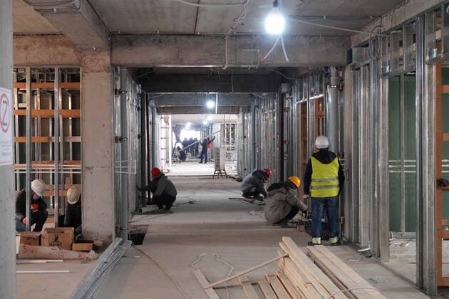 (200327) -- TASHKENT, March 27, 2020 (Xinhua) -- Workers are busy at the construction site of the hospital dedicated to treating COVID-19 patients in Tashkent, Uzbekistan, March 27, 2020. Tashkent has accelerated the construction of three specialized hospitals for treating COVID-19 patients. Uzbekistan reported its first death from COVID-19, the ministry of health said Friday. Uzbekistan now has 83 confirmed cases of COVID-19, most of them in Tashkent. (Photo by Zafar Khalilov Xinhua) UZBEKISTAN-TASHKENT-COVID-19-HOSPITAL-CONSTRUCTION 