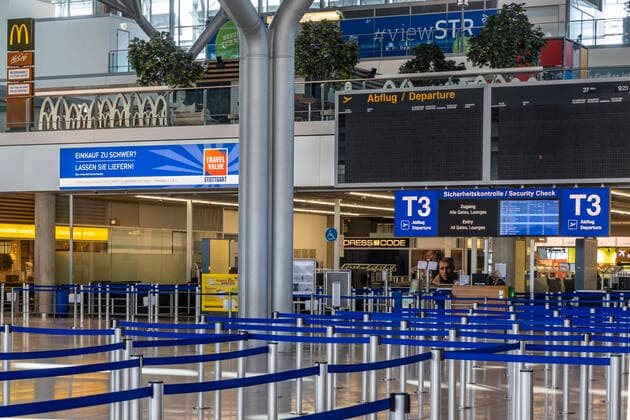 Stuttgart, 27 03 2020 Spooky emptiness at Stuttgart Airport The airport has switched to emergency operation Terminal 1 is completely closed, passengers for a handful of flights a day are routed through Terminal 3 DEU, Germany, Baden Württemberg