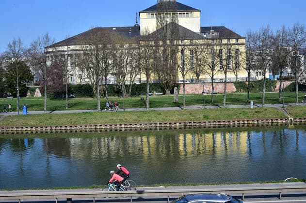 Little activity in the Saarbrücken city centre during the Corona crisis on Friday 27 3 2020 Sport and walking are only allowed for two bub
