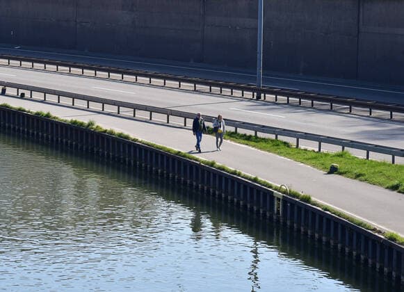 Little activity in the Saarbrücken city centre during the Corona crisis on Friday 27 3 2020 Sport and walking are only allowed for two bub