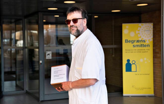 Leading consultant Henrik Nielsen has here received the drug Remdesivir against Covid 19 in a cool box at Aalborg University Hospital. patients in Denmark including one at Aalborg University Hospital, Aalborg Jutland Denmark,  Copyright: HenningxBagger HenningxBaggerx COP113 spdk20200327-155827-L